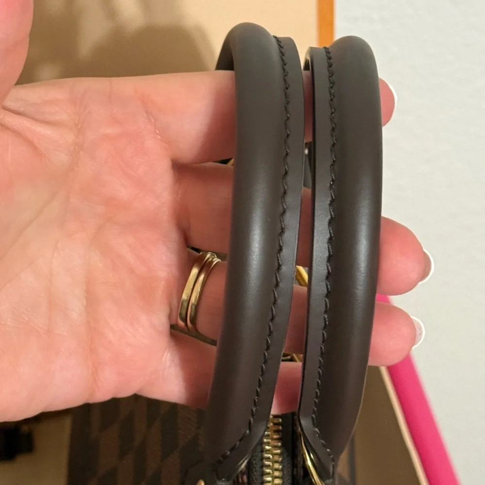 Louis Vuitton Mini Alma Bag - Picture 3 of 16